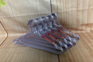 Mẹo vặt giúp tủ quần áo gọn gàng  -  Móc nhôm Tân Đạt 